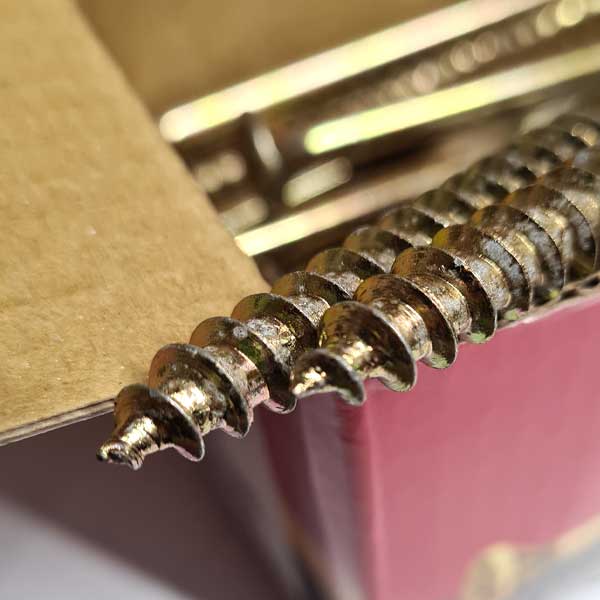 Detail image showing the screw point of the 8.0 x 200mm Pozi Countersunk Velocity Premium Woodscrews Zinc & Yellow - Box of 50