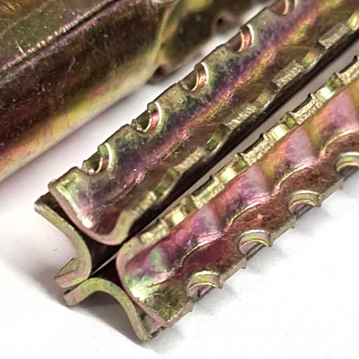 6 x 32mm Metal Expansion Wall Plugs - Screw Size 4.5mm - 5mm (Box of 100)